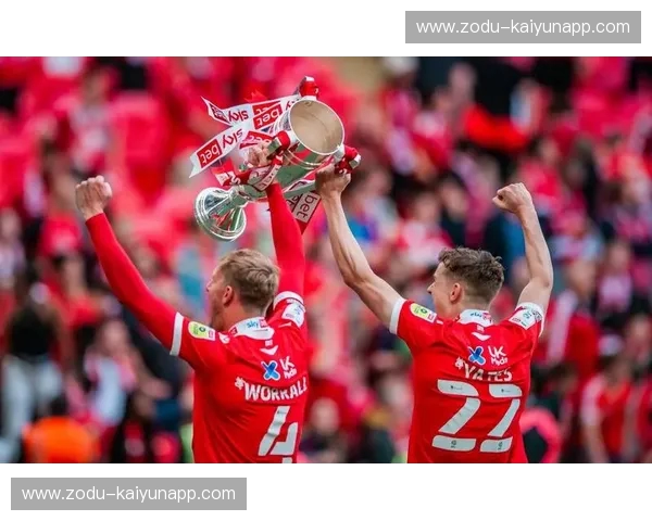 绝地反击还是王朝复兴?莱斯特城vs曼联直播:这场英超激战你绝对不能错过 绝地反击还是王朝复兴?莱斯特城vs曼联直播:这场英超激战你绝对不能错过